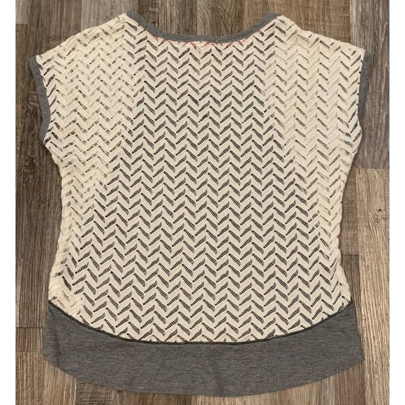 Jolt Womens Small Gray and White Chevron Lace Back Panel Short Sleeve Top - Picture 6 of 13